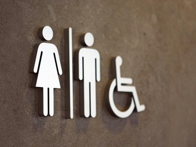Bisa-bisanya Pria Intip Sesama Pria di Toilet Mal Bekasi