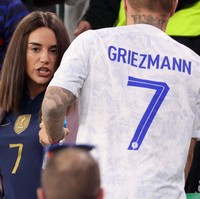 Erika Choperena beberapakali mengunggah momen kehadirannya di Qatar untuk mendukung sang suami bertanding di Piala Dunia 2022. Namun dia jarang menunjukkan wajahnya di akun media sosialnya. Foto: Dok. Getty Images, Instagram