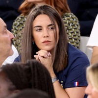 Erika Choperena tertangkap kamera saat menonton pertandingan semi final Prancis melawan Maroko di Stadion Al Bayt, Qatar. Foto: Dok. Getty Images, Instagram