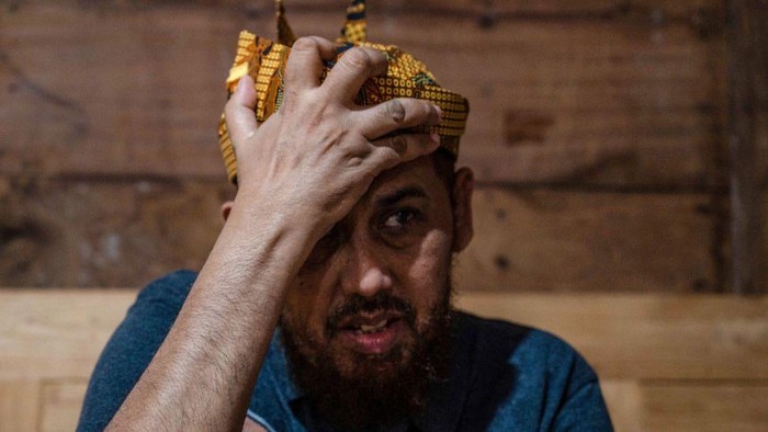 Kala Eks Napiter Umar Patek Menghirup Udara Bebas Umar Patek, one of the bombmakers in the Bali blasts that killed more than 200 people 20 years ago, poses at Tenggulun village in Lamongan on December 13, 2022. - Patek apologised on December 13 after his early release from prison stoked the anger of the Australian government, survivors and families of the dead. (Photo by JUNI KRISWANTO / AFP) (Photo by JUNI KRISWANTO/AFP via Getty Images)