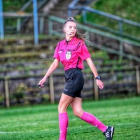 Kenalan dengan Karolina Bojar-Stefanska, wanita cantik yang berprofesi sebagai wasit. Wanita asal Polandia itu dijuluki sebagai wasit terseksi di dunia.Foto: dok. Instagram