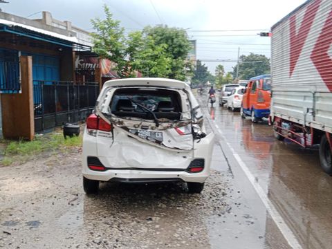 Kecelakaan bus dengan mobil di jalan lingkar timur Kudus, Minggu (18/12/2022) sore.