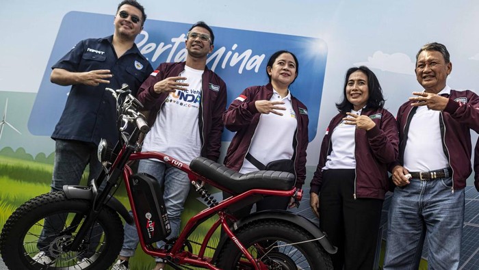 Kementrian ESDM Gelar Sosialisasi Motor Listrik di GBK Kementerian ESDM menggelar Electric Vehicle (EV) Fun Day di GBK. Kegiatan ini memberikan sosialisasi kepada masyarakat tentang Motor Listrik Berbasis Baterai.
