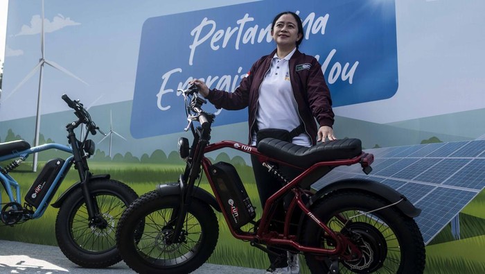 Kementrian ESDM Gelar Sosialisasi Motor Listrik di GBK Kementerian ESDM menggelar Electric Vehicle (EV) Fun Day di GBK. Kegiatan ini memberikan sosialisasi kepada masyarakat tentang Motor Listrik Berbasis Baterai.