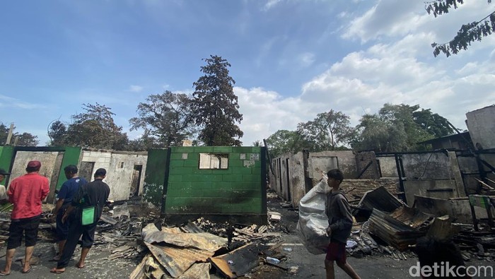Kondisi 52 Rumah di Manggarai Hangus Terbakar Akibat Sambaran Petir, warga cari harga benda berharga