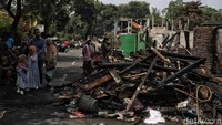 Diketahui bahwa api berhasil dipadamkan pukul 17.55 WIB, Sabtu (17/12/2022).   