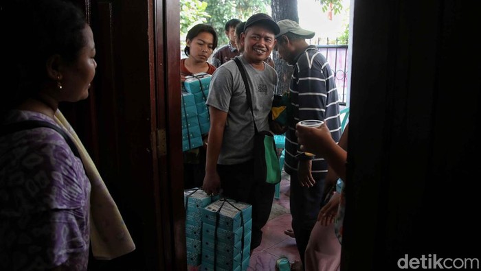 Korban Kebakaran Manggarai Ngungsi di Kantor Karang Taruna Kebakaran yang terjadi pada Sabtu (17/12) melahap puluhan rumah di pemukiman Manggarai, Jaksel. Kini para warga mengungsi di kantor Karang taruna Manggarai.