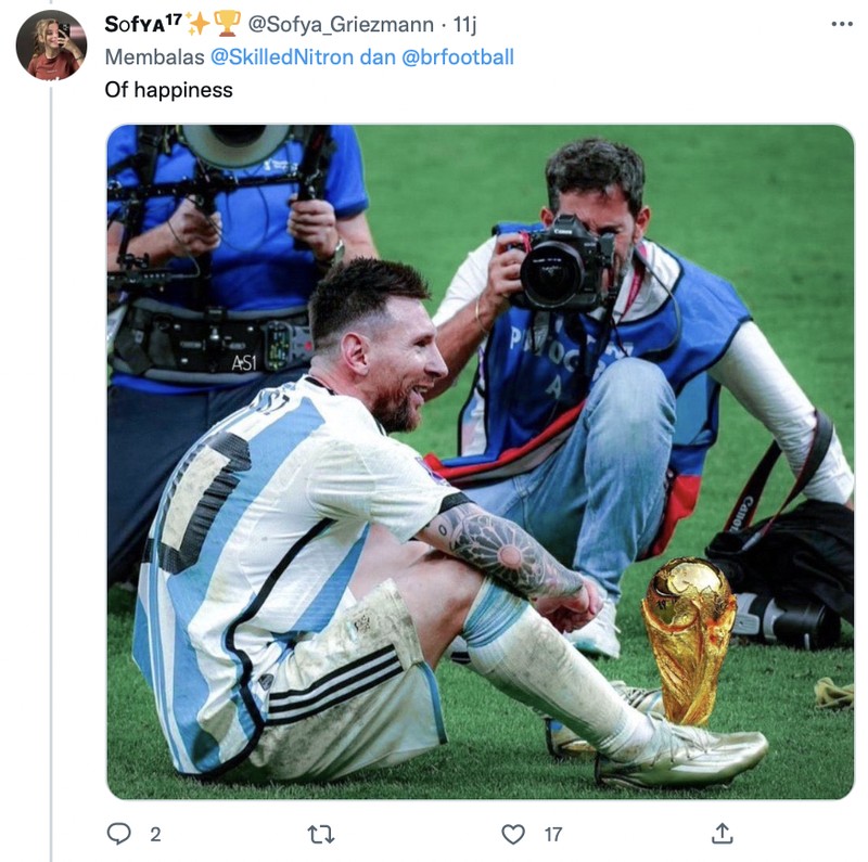 Netizen edit foto Lionel Messi yang 'akhirnya' mengangkat trofi Piala Dunia 2022