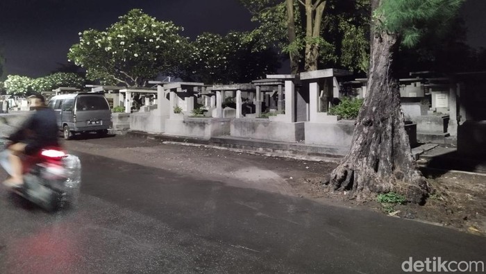 Makam Kembang Kuning Surabaya