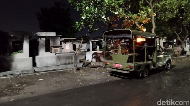 Makam Kembang Kuning Surabaya