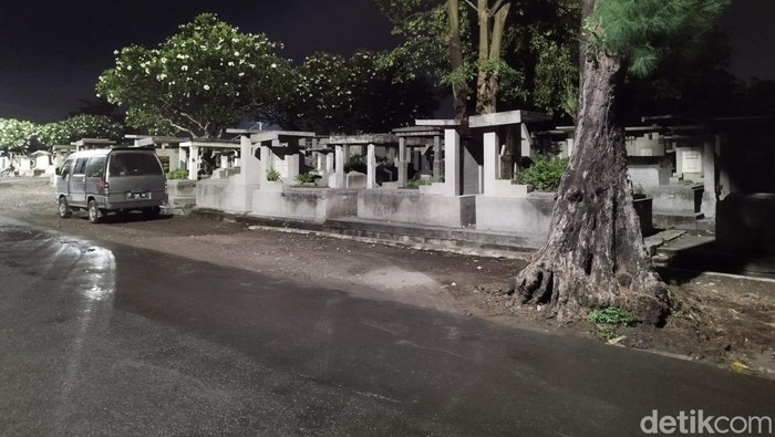 Makam Kembang Kuning Surabaya
