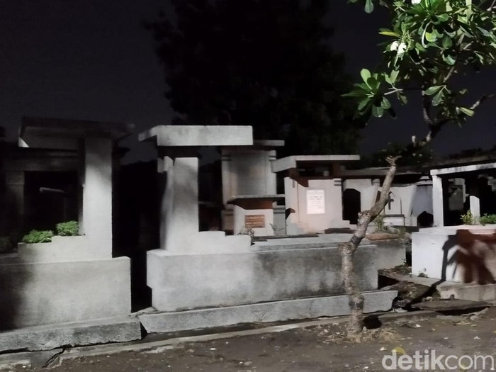 Makam Kembang Kuning Surabaya