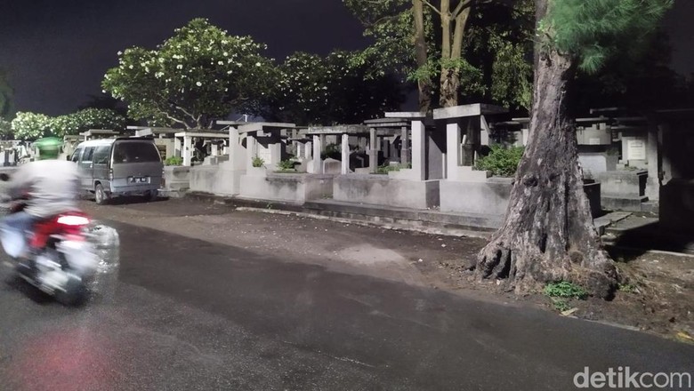Makam Kembang Kuning Surabaya