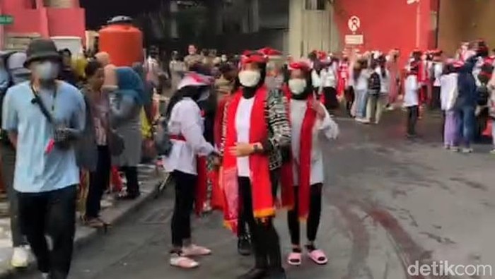 menari remo massal di kota surabaya