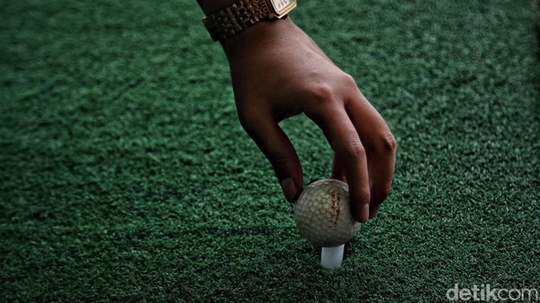 Dengan keunggulan menggunakan real ball (bukan Floating Ball), driving range Sedayu Indo Golf tentunya akan menjadi lokasi terbaik untuk berlatih bagi anda pecinta golf.