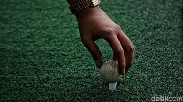Dengan keunggulan menggunakan real ball (bukan Floating Ball), driving range Sedayu Indo Golf tentunya akan menjadi lokasi terbaik untuk berlatih bagi anda pecinta golf. Dengan keunggulan menggunakan real ball (bukan Floating Ball), driving range Sedayu Indo Golf tentunya akan menjadi lokasi terbaik untuk berlatih bagi anda pecinta golf.