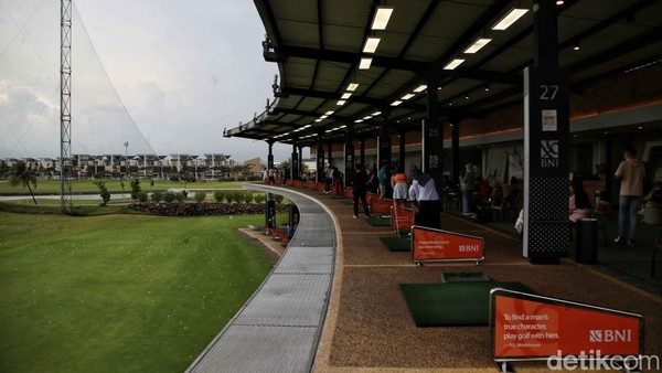Suasana di kawasan Sedayu Indo Golf, PIK, Jakarta Utara, Jumat (16/12/2022). Sedayu Indo Golf merupakan arena bermain golf di kawasan PIK. Suasana di kawasan Sedayu Indo Golf, PIK, Jakarta Utara, Jumat (16/12/2022). Sedayu Indo Golf merupakan arena bermain golf di kawasan PIK.