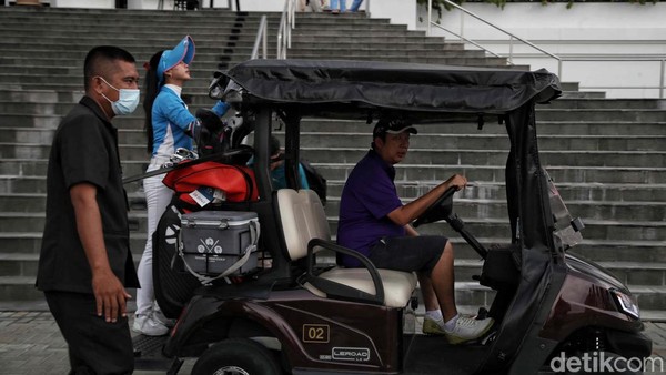 Seluruh fasilitas Driving Range Sedayu Indo Golf, dapat dinikmati setiap hari dari pukul 5.30 wib sampai pukul 21.00 wib. Selain untuk para pegolf di Jakarta Utara, Sedayu Indo Golf The Links ini juga dipersembahkan untuk para pegolf dari luar kota, dan pula dari luar negeri.