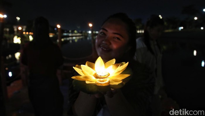 Menikmati Suasana Taman Kota ala Eropa di PIK 2 Sebuah taman kota berkonsep ala Eropa hadir di kawasan PIK 2. Taman ini dikelilingi pepohonan rindang dan ada sungai di tengahnya. Yuk lihat.