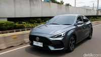 Mobil ini sudah meluncur sejak 2022 lalu untuk meramaikan pasar sedan dengan desain yang menonjol, yakni garis atap coupe yang sporty ala mobil-mobil sport Eropa. Foto: Christopher Radyaputra/20detik