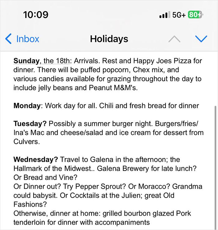 Niat Banget! Ibu Ini Bikin Jadwal Makan Natal Super Padat untuk Keluarganya