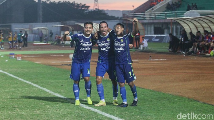 Persis Solo menjamu Persib Bandung dalam laga lanjutan BRI Liga 1 pekan ke-15 di Stadion Sultan Agung, Bantul, Minggu (18/12/2022). Persib Bandung akhirnya menang dramatis dengan skor 2-1 saat injury time babak kedua.