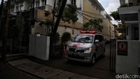 Para aktivis tersebut dilarikan ke rumah sakit terdekat untuk mendapatkan perawatan medis. 