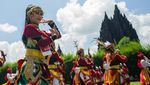 Potret Ribuan Orang Meriahkan Jogja Menari di Prambanan