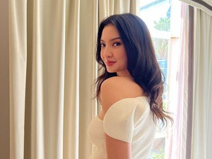 Wow, Raline Shah Belajar Terbangkan Pesawat!