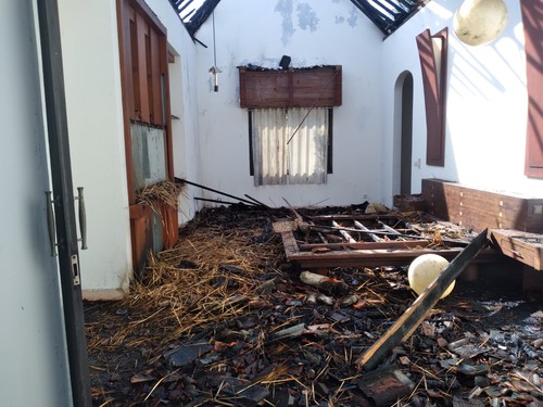 Sebuah vila yang berlokasi di Jalan Pantai Segara Wanggi, Wilayah Desa Tukadmungga, Kecamatan Buleleng, Bali hangus terbakar Sabtu (17/12/2022) malam. (IST)