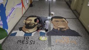 Kreasi Seniman Lukis Wajah Messi vs Mbappe dari Pasir dan Biji-bijian
