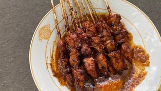 5 Sate Ayam Legendaris di Jakarta Sejak 1960-an, Masih Ramai hingga Kini!