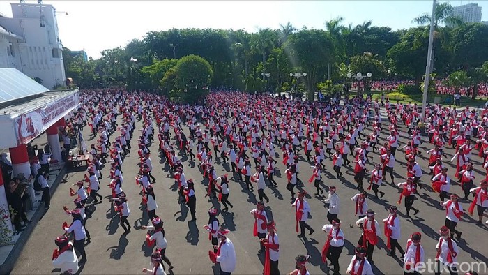 tari remo massal surabaya dilakukan pelajar SD-SMP