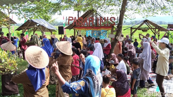 Tempat kuliner Pasar Inis Purworejo, Minggu (18/12/2022).
