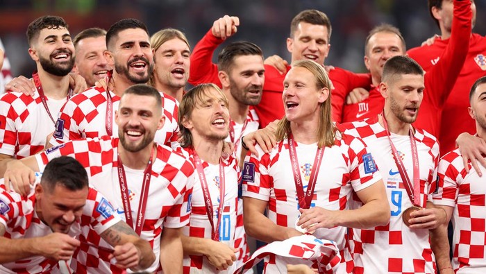 DOHA, QATAR - DECEMBER 17: Luka Modric of Croatia and teammates celebrate with their FIFA World Cup Qatar 2022 third placed medals after the teams victory during the FIFA World Cup Qatar 2022 3rd Place match between Croatia and Morocco at Khalifa International Stadium on December 17, 2022 in Doha, Qatar. (Photo by Catherine Ivill/Getty Images)