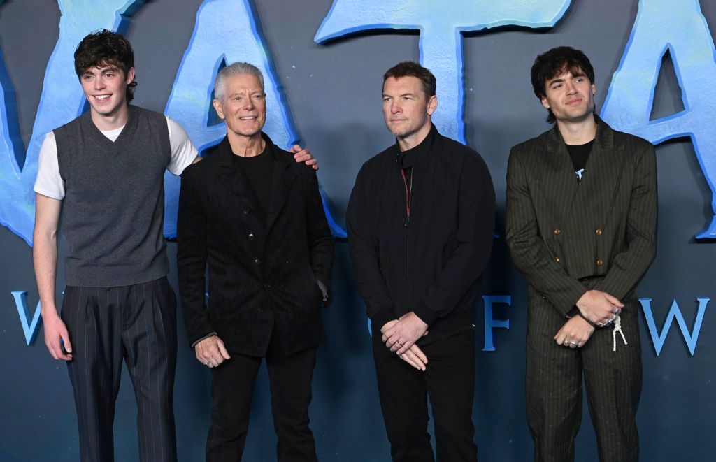Jack Champion, Jon Landau, Sam Worthington dan Jamie Flatters saat menghadiri sesi foto film Avatar: The Way of Water di Corinthia Hotel, London, 6 Desember 2022.