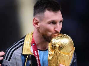 Potret Peta Indonesia yang Viral Saat Messi Pamer Trofi Piala Dunia