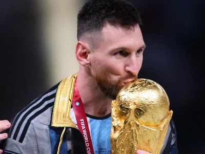 Potret Peta Indonesia yang Viral Saat Messi Pamer Trofi Piala Dunia