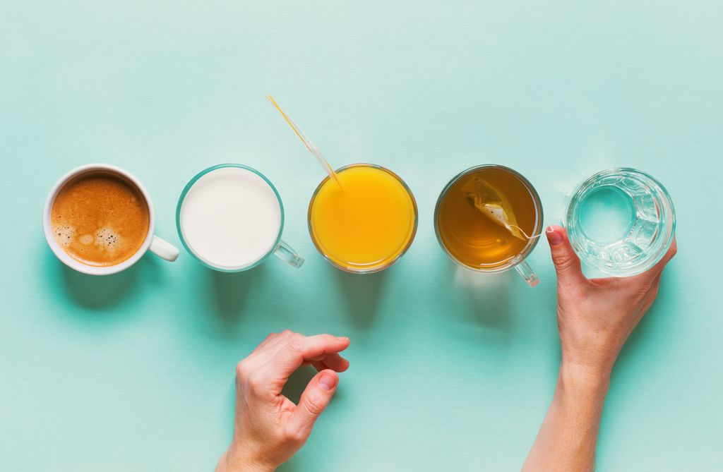 5 Alasan Mengapa Kamu Perlu Minum Air Putih Sebelum Ngopi