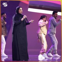 Bintang reggaeton Puerto Rico Ozuna bekerja sama dengan artis hip-hop Prancis Gims untuk naik panggung bersama Arhbo, lagu funky yang siap untuk klub yang menampilkan lingkaran vokal Arab yang menarik di bagian chorus. Foto: Dok. Instagram @qfalumni.