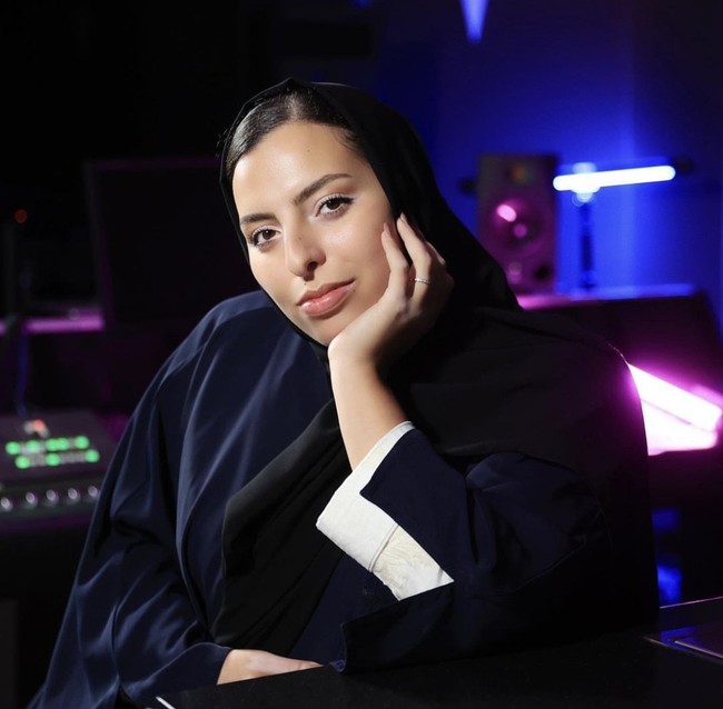 Saya benar-benar merasa memiliki misi dan itu tidak mudah meskipun saya mendapatkan banyak dukungan lebih dari apa yang pernah saya pikirkan. Saya masih melakukan sesuatu yang berbeda. Saya merinding begitu mendapatkan kesempatan ini dan sangat bahagia, kata Aisha mengungkapkan perasaannya tampil di pesta penutupan Piala Dunia 2022. Foto: Dok. Instagram @dohafirestastion.