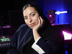 Kisah Inspiratif Penyanyi Berhijab yang Tampil di Penutupan Piala Dunia 2022