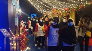 Akpol 2010 Ajak Penghuni Panti Jompo Wisata ke Jakarta Aquarium