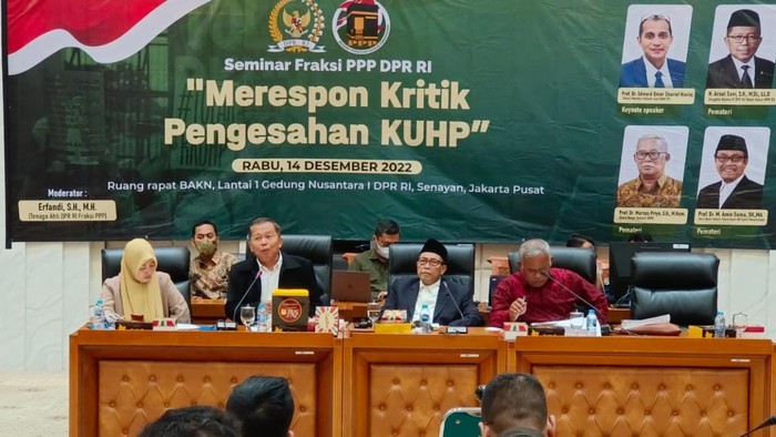 Menurutnya, KUHP baru itu tidak lepas dari konteks Indonesia yang terdiri dari berbagai agama, budaya, dan suku yang berbeda dari Sabang sampai Merauke.