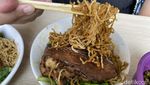 Cicip Bakmi Bebek Peking yang Empuk Nikmat di Warung Hidden Gem Cipete