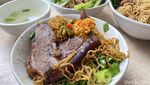 Cicip Bakmi Bebek Peking yang Empuk Nikmat di Warung Hidden Gem Cipete