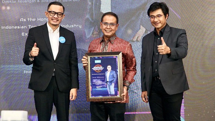 Bank DKI Raih The Top 20 Financial Services 2022 Bank DKI meraih penghargaan The Top 20 Financial Services Executives 2022. Penghargaan itu diberikan kepada 20 Executive/Direksi dari semua sektor jasa keuangan.