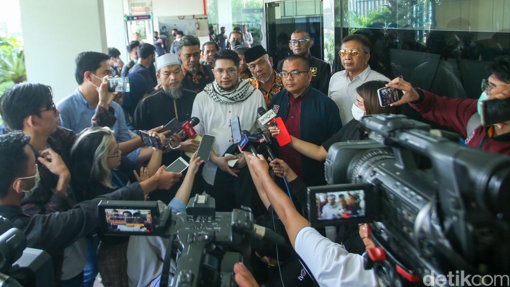 Bawaslu melakukan mediasi kepada Partai Ummat dan Komisi Pemilihan Umum (KPU).