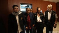 Ketua Umum Ridho Rahmadi, Wakil Ketua Umum Nazaruddin, serta Ketua Itm Advokasi Hukum Denny Indrayana turut hadir dalam mediasi tersebut.
