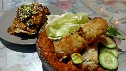 Belut dan lele vegetarian di Eseng Oseng, Jalan Pura Demak, Gang Marlboro XIX, Denpasar, Bali.